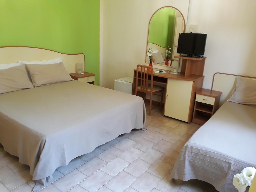 Hotel Helvetia Милано Мартима Екстериор снимка