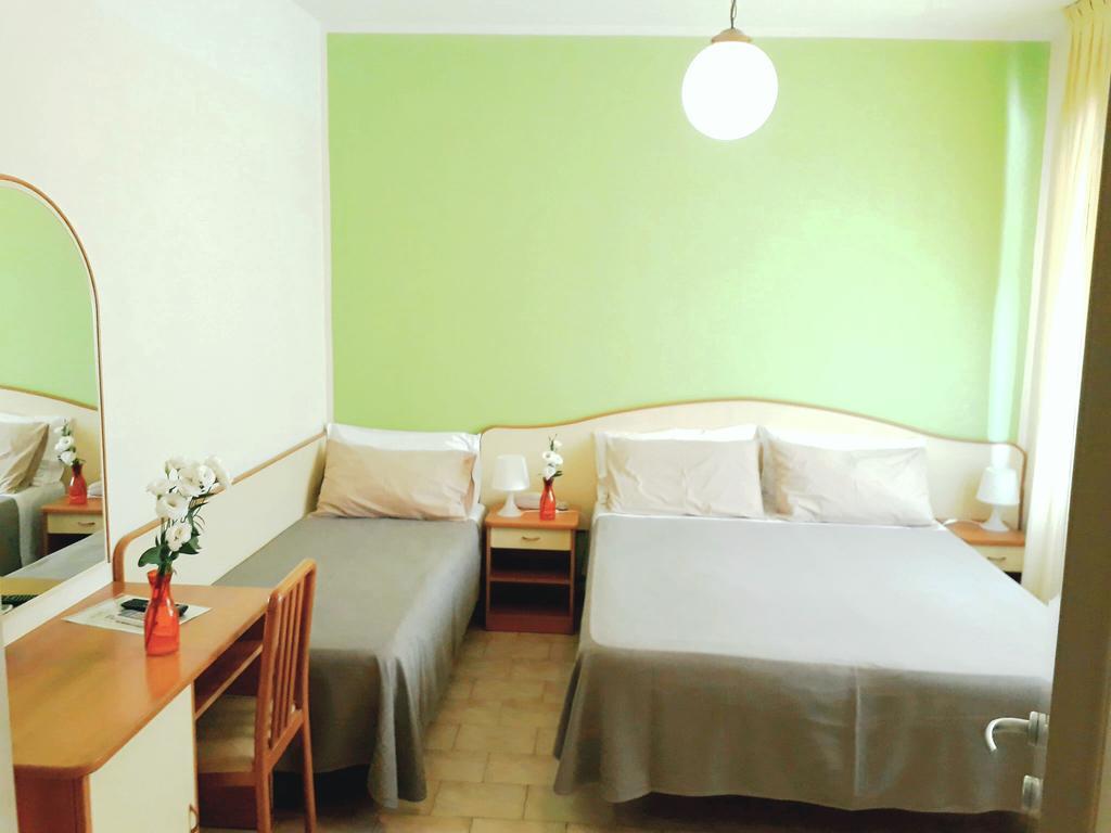 Hotel Helvetia Милано Мартима Екстериор снимка